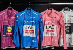Image de l'article Rose, bleu, violet, blanc : quels sont les maillots distinctifs du Giro ?