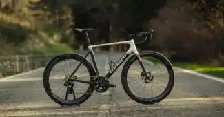 Image de l'article Colnago v5rs : le successeur du v4rs, prêt à dominer les pelotons