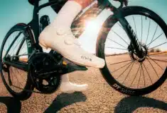 Image de l'article Fizik Vega Carbon : tout savoir sur la nouvelle chaussure route de la Movistar