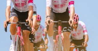 Image de l'article EF Education-EasyPost change de tenue pour le Giro 2025