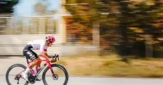 Image de l'article Giro 2025 : Les maillots des équipes engagées