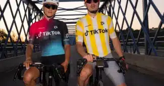 Image de l'article Les deux maillots de la TikTok Cycling Race, créés par velopack