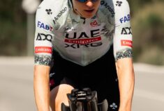 Image de l'article UAE Team Emirates dévoile son maillot pour le Tour de France 2025