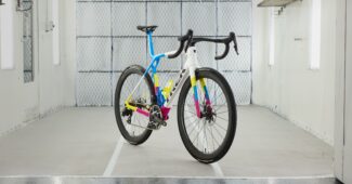 Image de l'article Trek présente Untitled No. 25, un nouveau coloris pour le Tour de France Femmes 2025