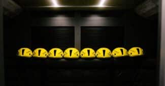 Image de l'article Pourquoi certains coureurs portent un casque jaune sur le Tour de France ?