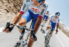 Image de l'article Red Bull – BORA – hansgrohe rend hommage à la France avec un maillot spécial Tour de France 2025