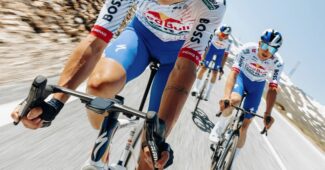 Image de l'article Red Bull – BORA – hansgrohe rend hommage à la France avec un maillot spécial Tour de France 2025