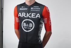 Image de l'article Arkéa B&B Hotels change son maillot pour la Vuelta 2025