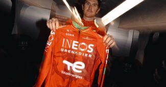 Image de l'article Geraint Thomas personnalise son maillot et son casque pour sa dernière course professionnelle