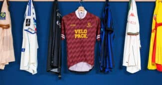 Image de l'article Le collectif Velopack dévoile son nouveau maillot gravel en collaboration avec Matchy
