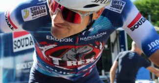 Image de l'article Pourquoi il y a T-Rex sur le maillot de la Soudal Quick-Step sur la Vuelta ?