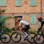 Q36.5 sort trois vêtements de vélo pour rouler sous la pluie