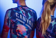 Image de l'article CANYON//SRAM zondacrypto célèbre ses 10 ans avec un nouveau maillot