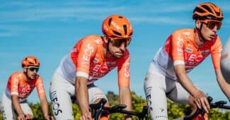 Image de l'article Maillot Ineos Grenadiers 2026 : un nouveau look orange et blanc