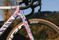 Image de l'article Le vélo LEGO de Zoe Backstedt ne passe pas inaperçu