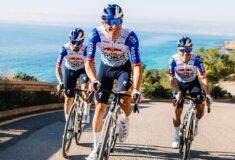 Image de l'article Red Bull BORA hansgrohe fait son retour chez 100% pour ses lunettes