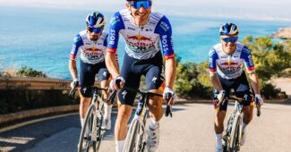 Image de l'article Red Bull BORA hansgrohe fait son retour chez 100% pour ses lunettes