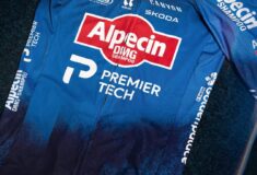 Image de l'article Alpecin – Premier Tech : un nouveau maillot bleu pour 2026
