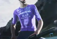 Image de l'article Jayco – AlUla dévoile son maillot 2026 avec Maap