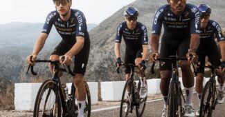 Image de l'article Nouveau maillot et nouveau vélo pour Pinarello‑Q36.5 Pro Cycling Team