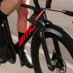 Pourquoi le vélo BMC Time Machine est-il aussi large ?