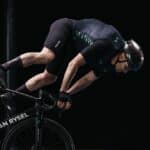Une combinaison airbag dans le peloton ? VAN RYSEL pose les bases d’un changement