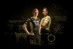 Image de l'article Maillot Visma Tour de France 2026 : un design inspiré de Gaudí et choisi par les fans