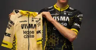 Image de l'article Visma sort un maillot dédié aux jours de repos du Tour de France