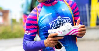 Image de l'article DMT Cycling décline sa KR0 Evo Superlight aux couleurs des Rose Rockets