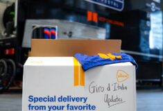 Image de l'article Team Picnic PostNL Raisin, le maillot spécial du Giro 2026