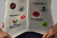 Image de l'article Soudal Quick-Step change de style avec un maillot rétro pour le Giro