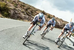Image de l'article Pinarello Q36.5 Pro Cycling Team dévoile son maillot pour le Tour de France 2026