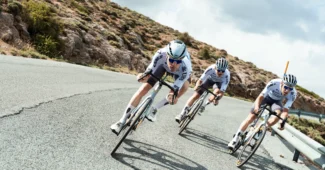 Image de l'article Pinarello Q36.5 Pro Cycling Team dévoile son maillot pour le Tour de France 2026
