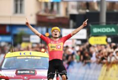Image de l'article Pourquoi l’UCI interdit les poches à l’avant des maillots ?