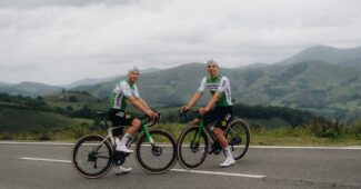 Image de l'article Caja Rural-Seguros RGA présente son maillot spécial Tour de France