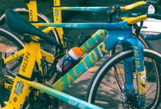 Image de l'article Factor transforme son ONE en vélo Bob l&rsquo;Éponge pour le Tour de France Femmes 2026