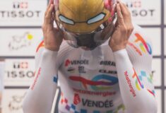 Image de l'article TotalEnergies roulent avec un casque Iron Man sur le Tour de France