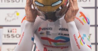 Image de l'article TotalEnergies roulent avec un casque Iron Man sur le Tour de France